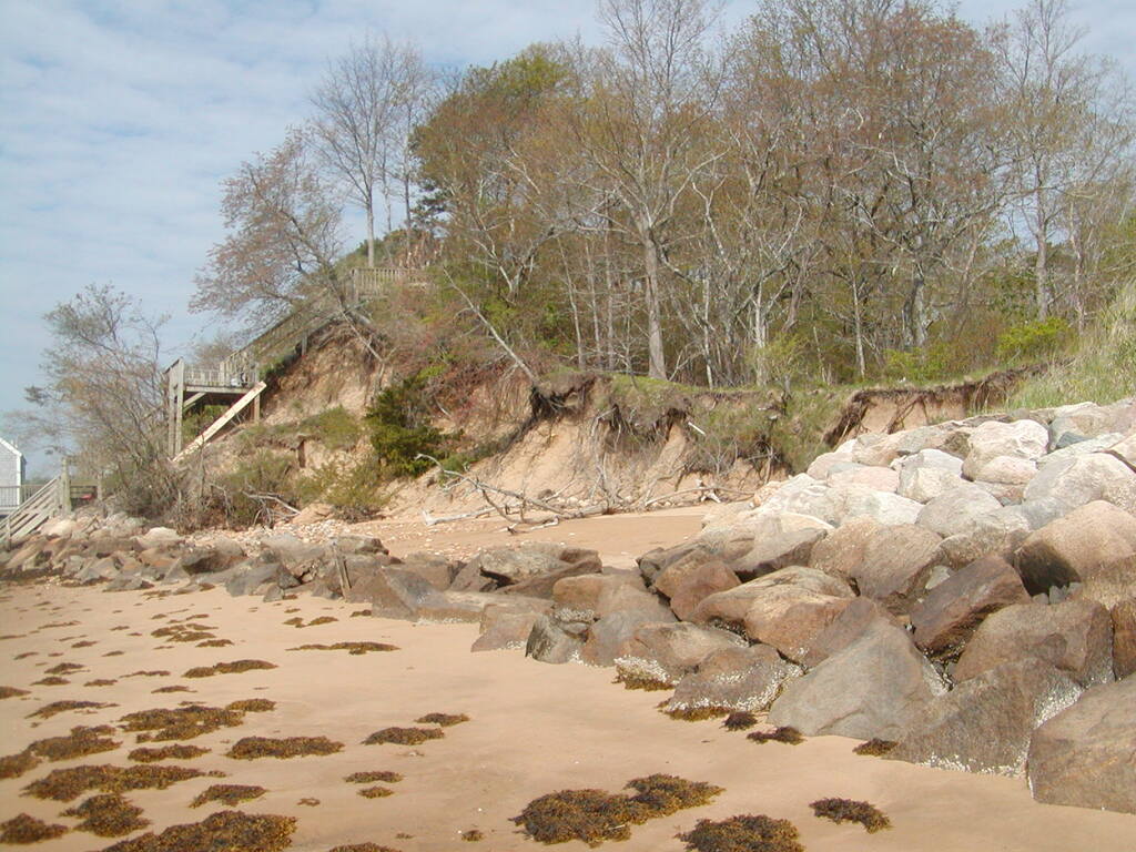 No description provided for: /2010/04-06/0502-boat-house-erosion/photo02.html