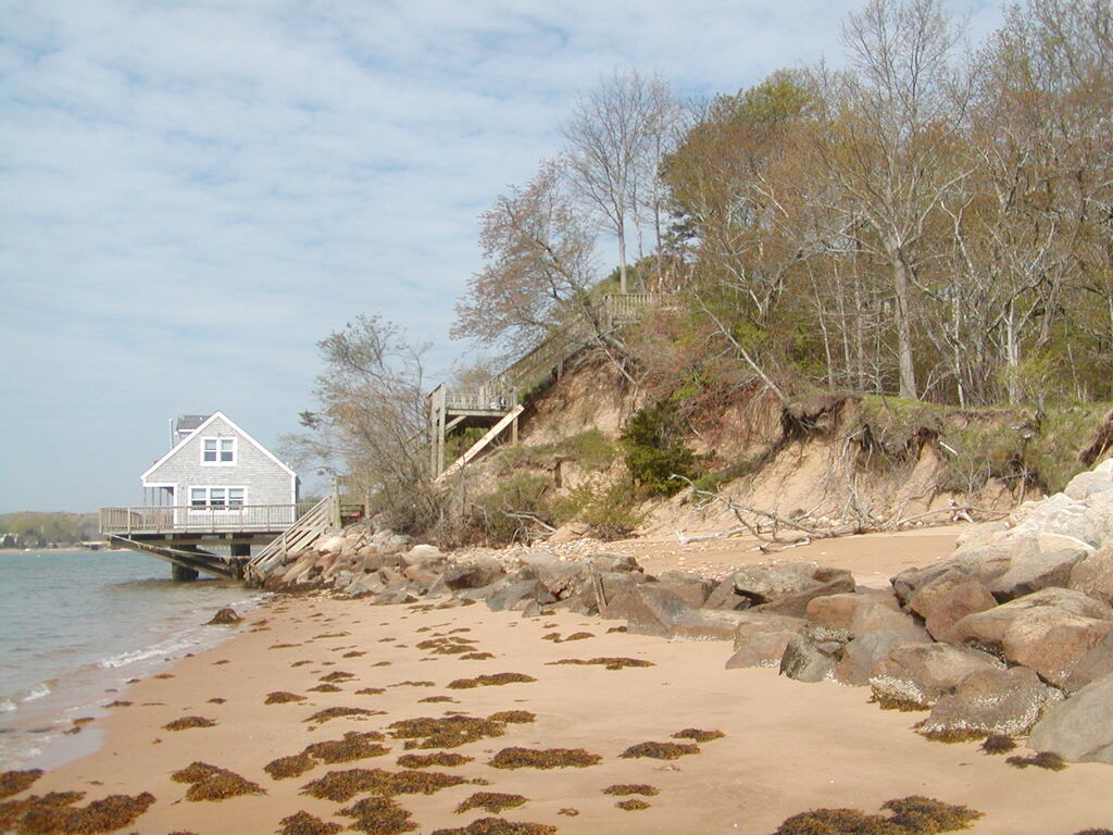 No description provided for: /2010/04-06/0502-boat-house-erosion/photo03.html