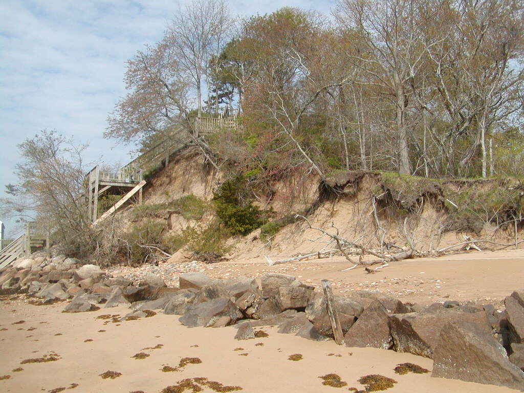 No description provided for: /2010/04-06/0502-boat-house-erosion/photo06.html
