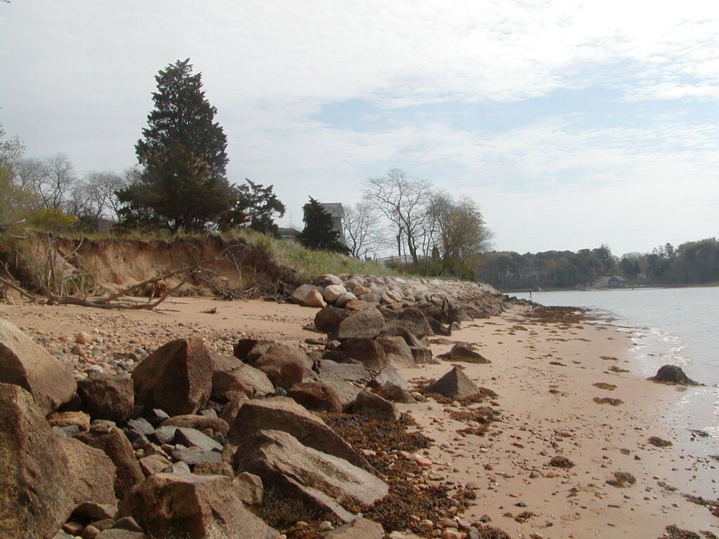 No description provided for: /2010/04-06/0502-boat-house-erosion/photo14.html