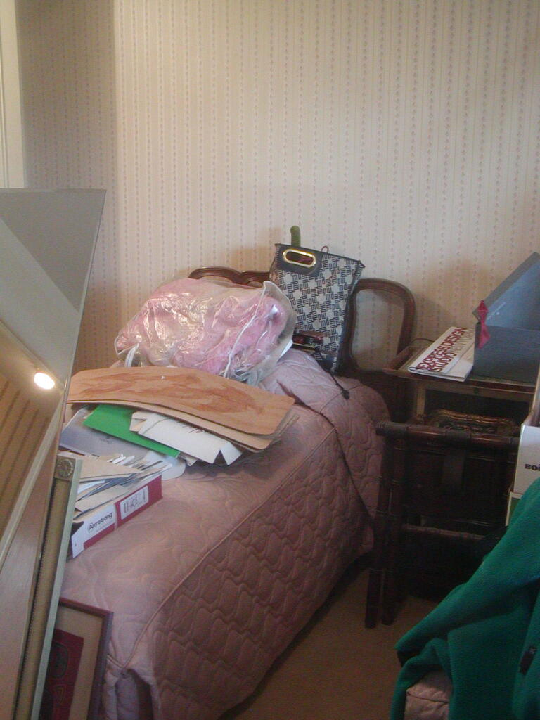 No description provided for: /2012/01-03/0310-julia-painting/photo18.html