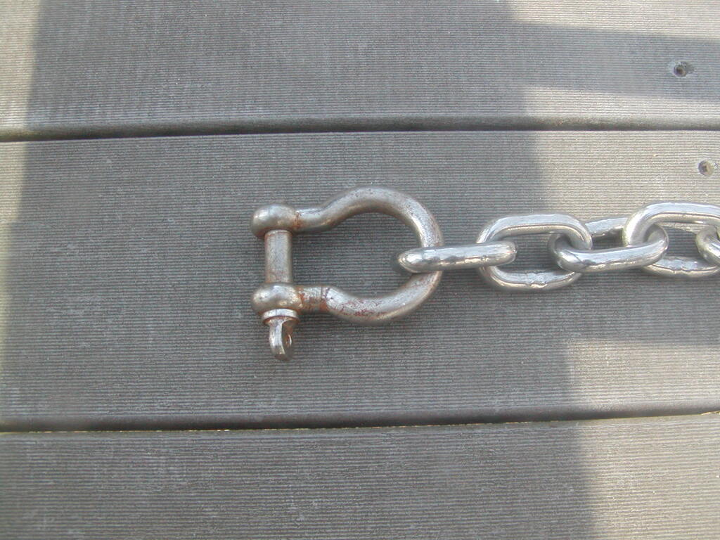 No description provided for: /2012/04-06/0417-mooring-tackle/photo08.html