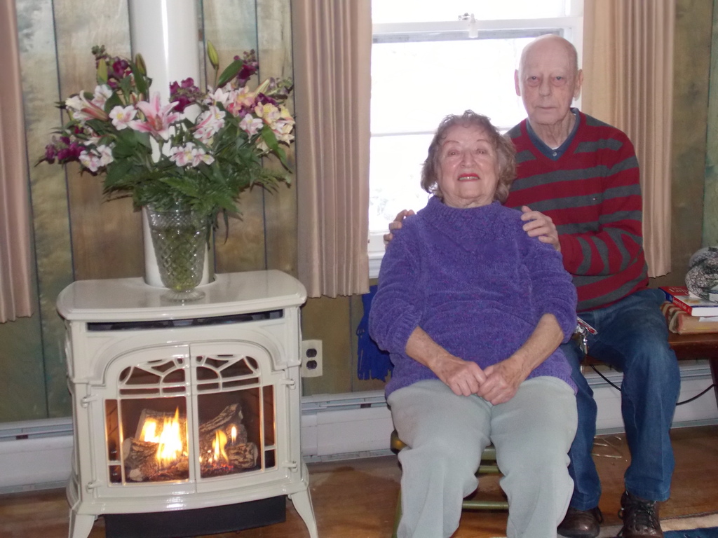 No description provided for: /2013/01-03/0119-peggy-bday/photo08.html