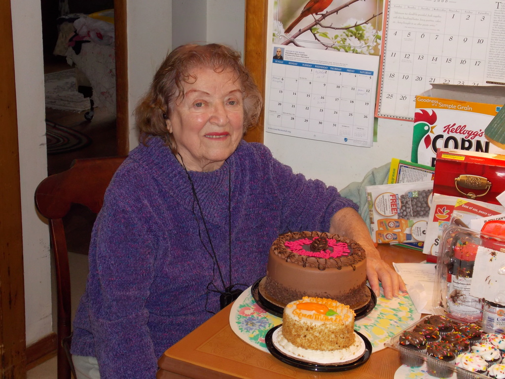 No description provided for: /2013/01-03/0119-peggy-bday/photo15.html