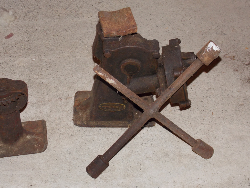 No description provided for: /2013/01-03/0119-peggy-tools/photo03.html