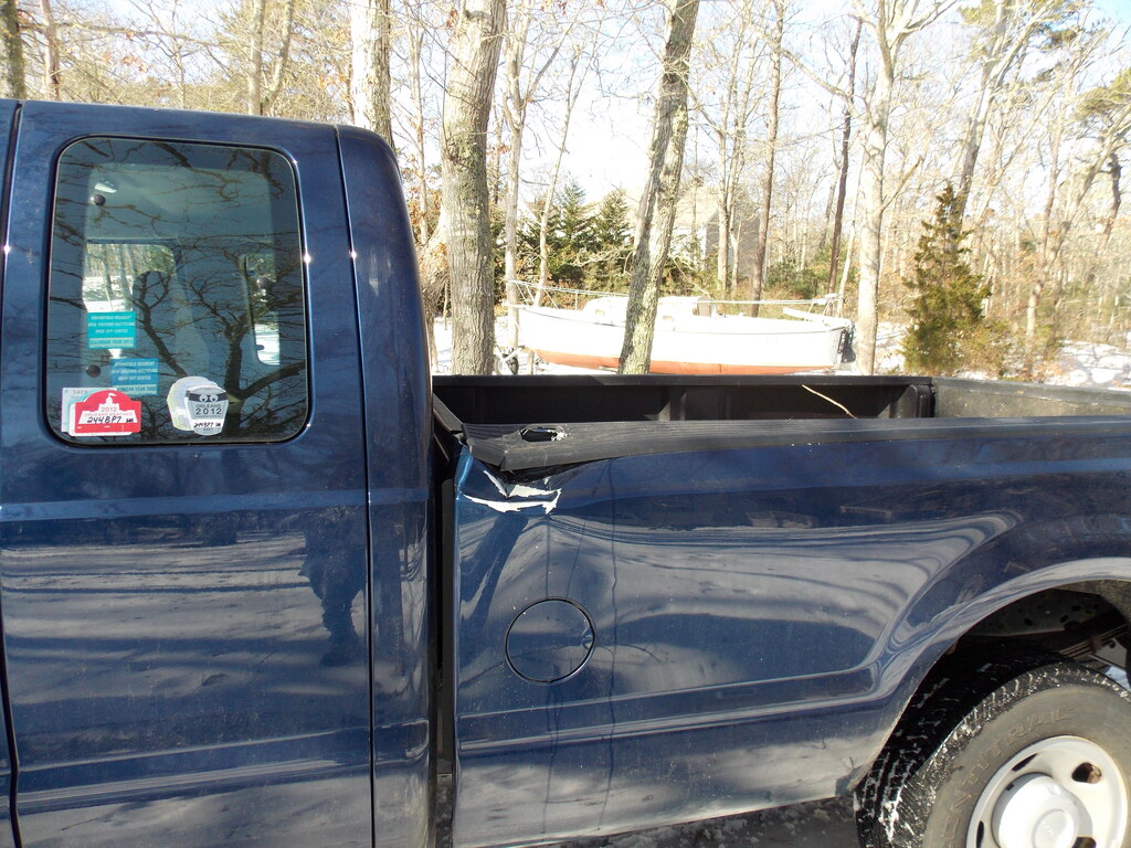 No description provided for: /2013/01-03/0212-truck-damage/photo01.html