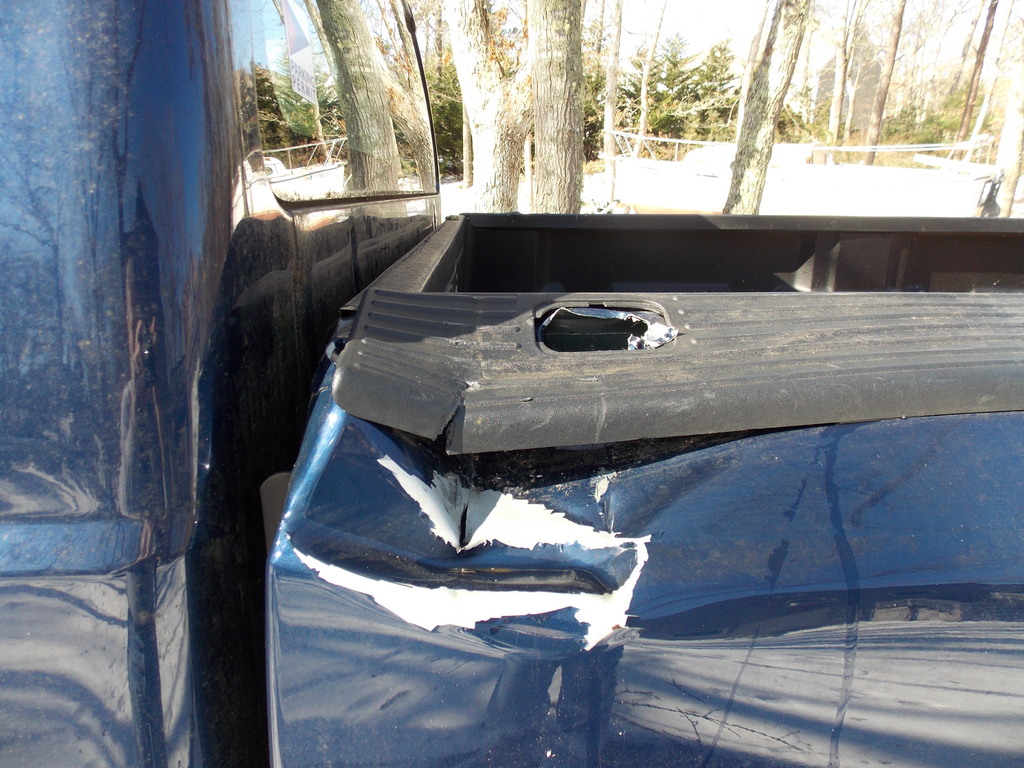 No description provided for: /2013/01-03/0212-truck-damage/photo02.html