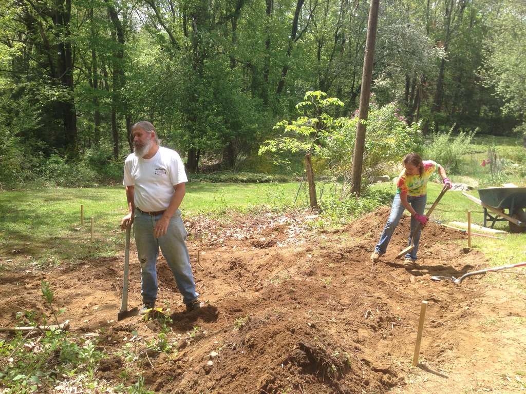 No description provided for: /2013/04-06/0510-peggy-garden/photo02.html