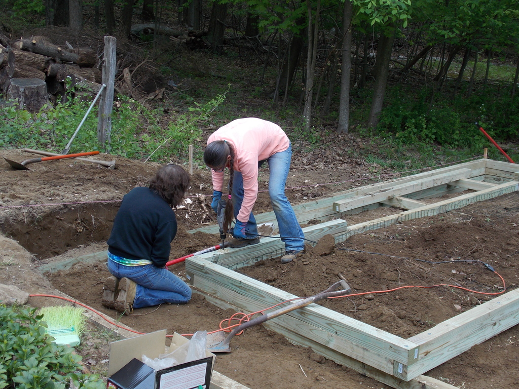 No description provided for: /2013/04-06/0515-peggy-garden/photo02.html