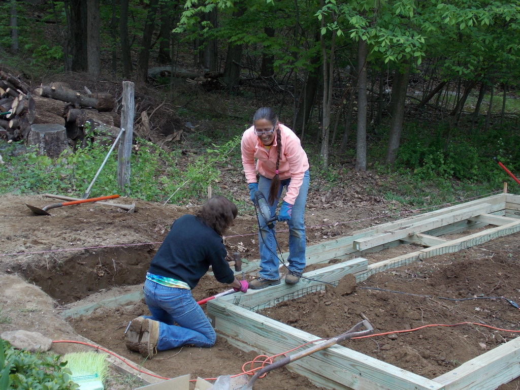 No description provided for: /2013/04-06/0515-peggy-garden/photo03.html