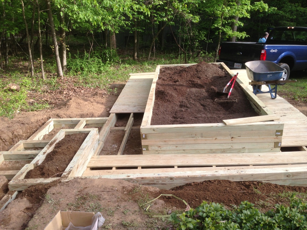 No description provided for: /2013/04-06/0517-peggy-garden/photo03.html