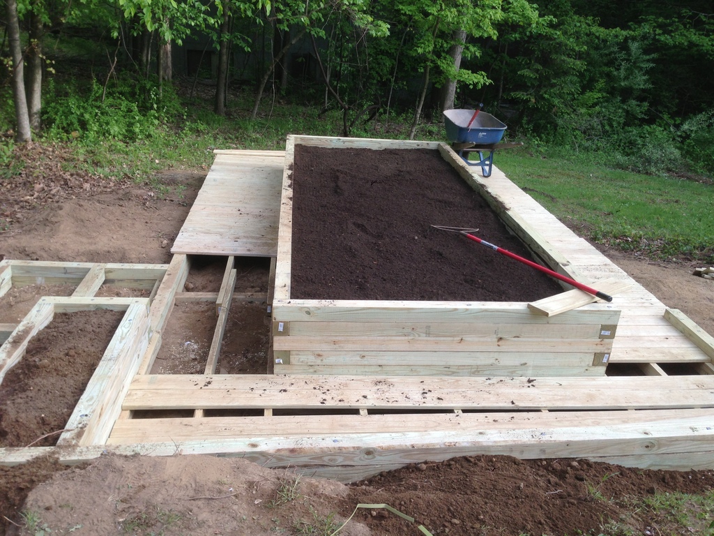 No description provided for: /2013/04-06/0517-peggy-garden/photo07.html