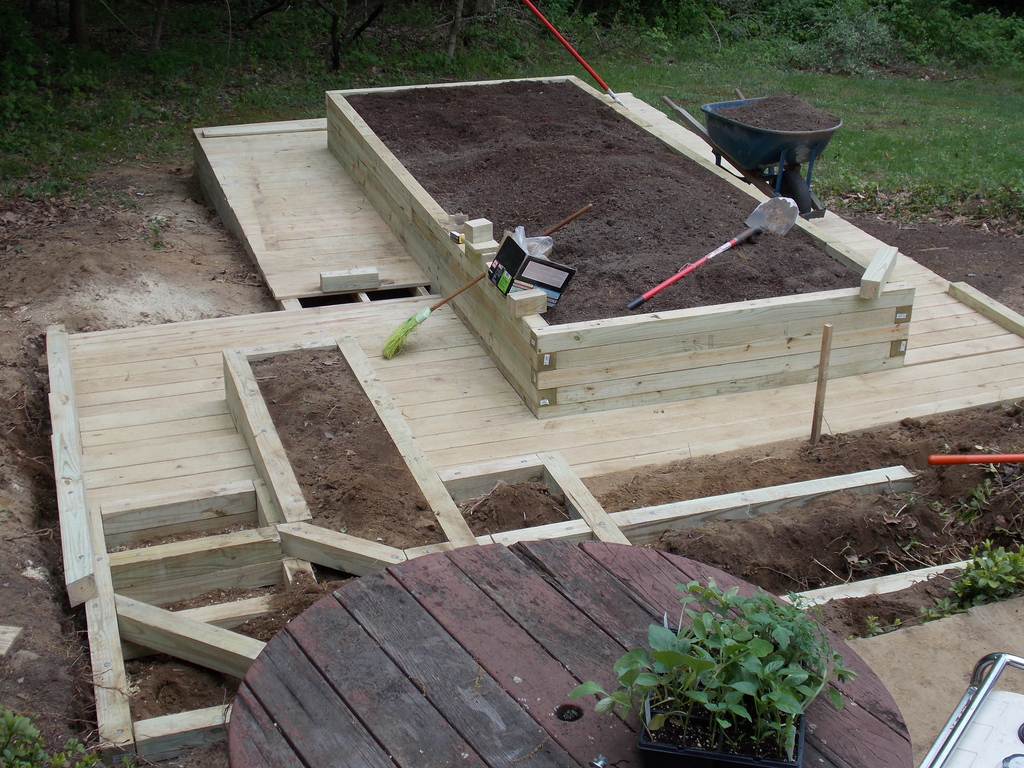 No description provided for: /2013/04-06/0518-peggy-garden/photo07.html