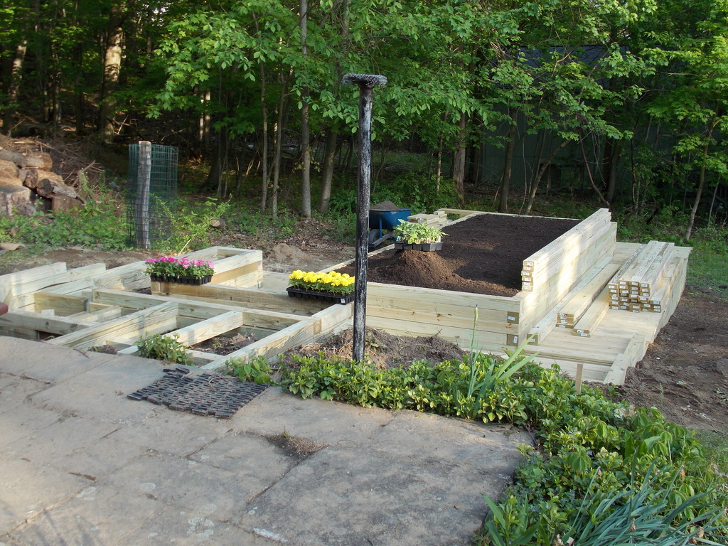 No description provided for: /2013/04-06/0520-peggy-garden/photo02.html