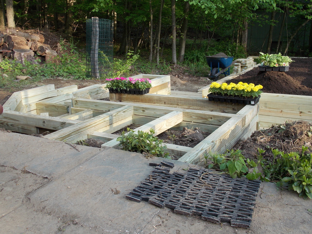 No description provided for: /2013/04-06/0520-peggy-garden/photo05.html