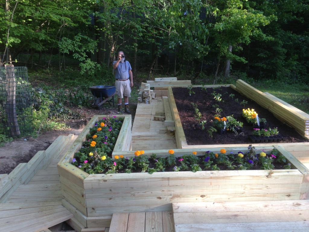 No description provided for: /2013/04-06/0527-peggy-garden/photo09.html