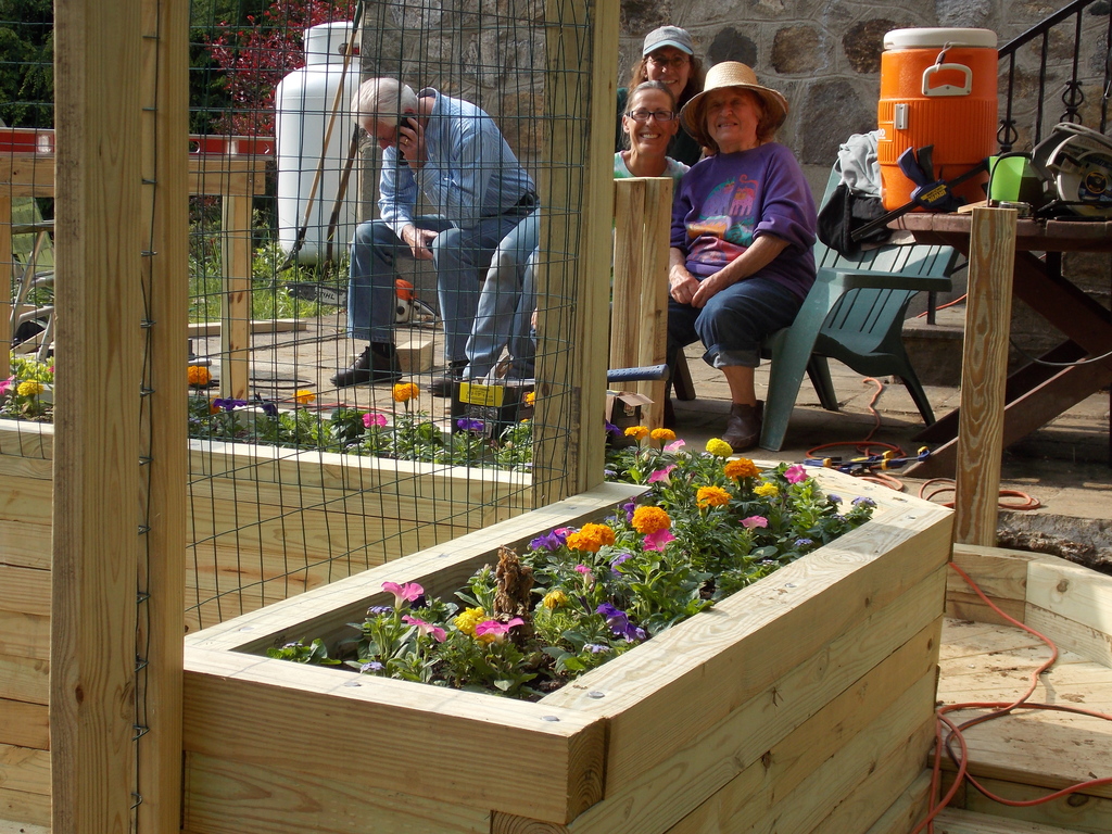 No description provided for: /2013/04-06/0529-peggy-garden/photo02.html