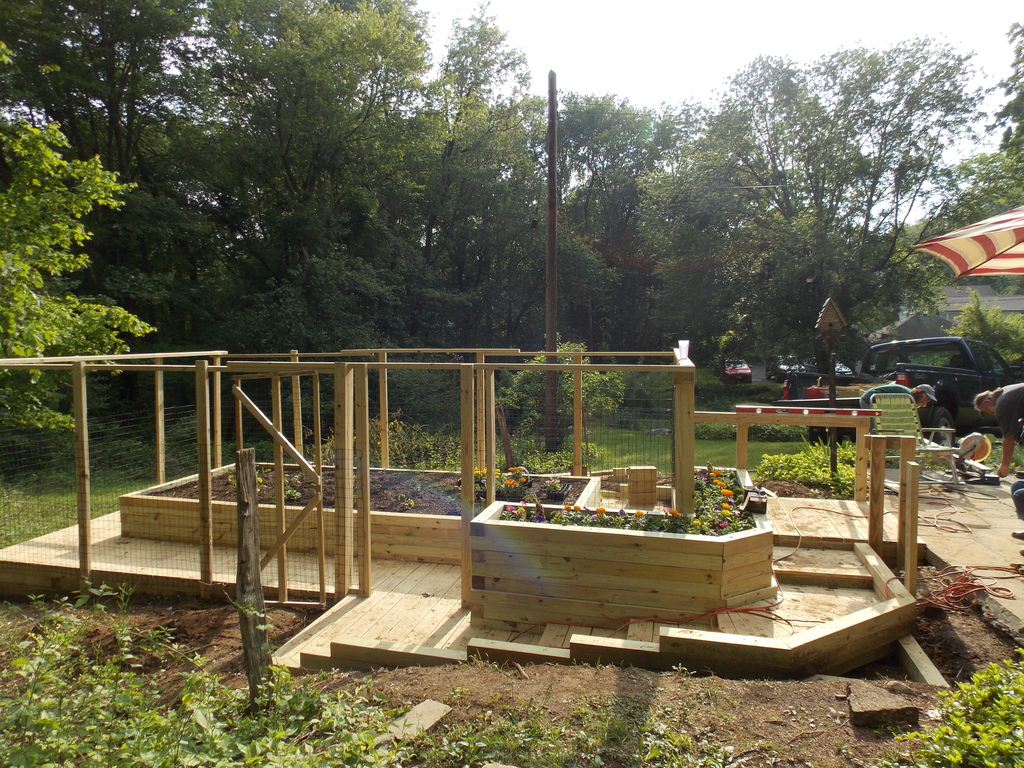 No description provided for: /2013/04-06/0529-peggy-garden/photo04.html