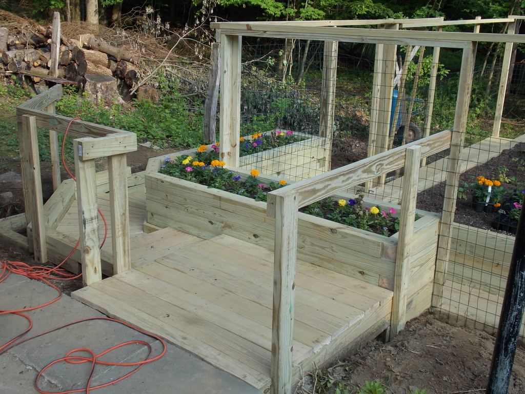 No description provided for: /2013/04-06/0529-peggy-garden/photo05.html