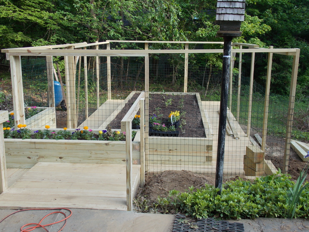 No description provided for: /2013/04-06/0529-peggy-garden/photo06.html