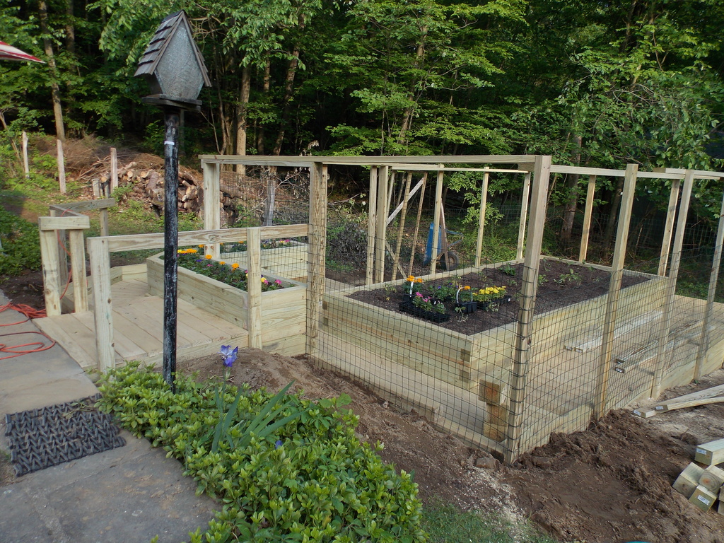 No description provided for: /2013/04-06/0529-peggy-garden/photo07.html