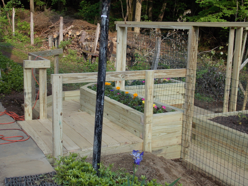 No description provided for: /2013/04-06/0529-peggy-garden/photo08.html