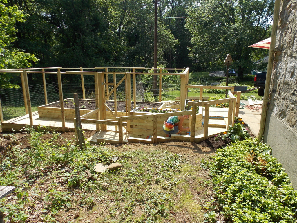 No description provided for: /2013/04-06/0530-peggy-garden/photo03.html