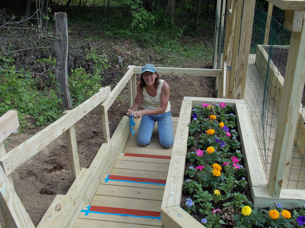 No description provided for: /2013/04-06/0530-peggy-garden/photo06.html