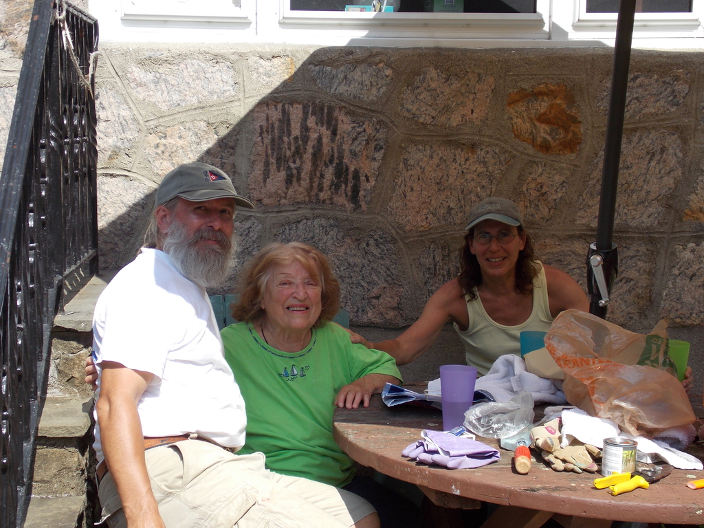 No description provided for: /2013/04-06/0530-peggy-garden/photo09.html