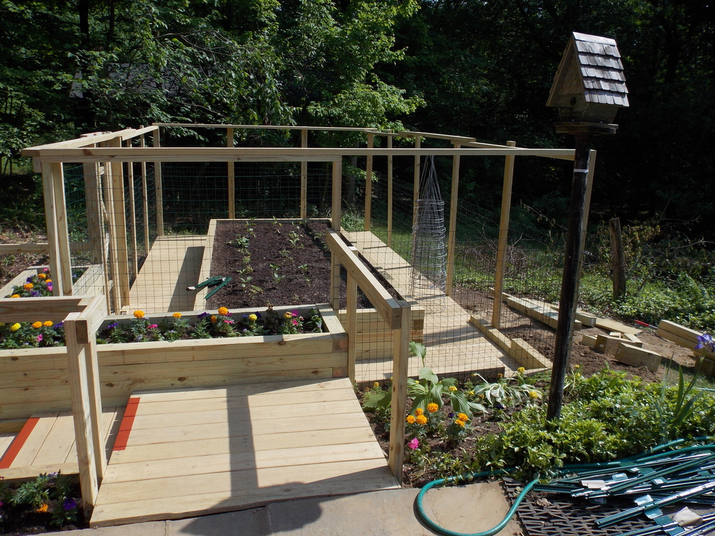 No description provided for: /2013/04-06/0530-peggy-garden/photo13.html