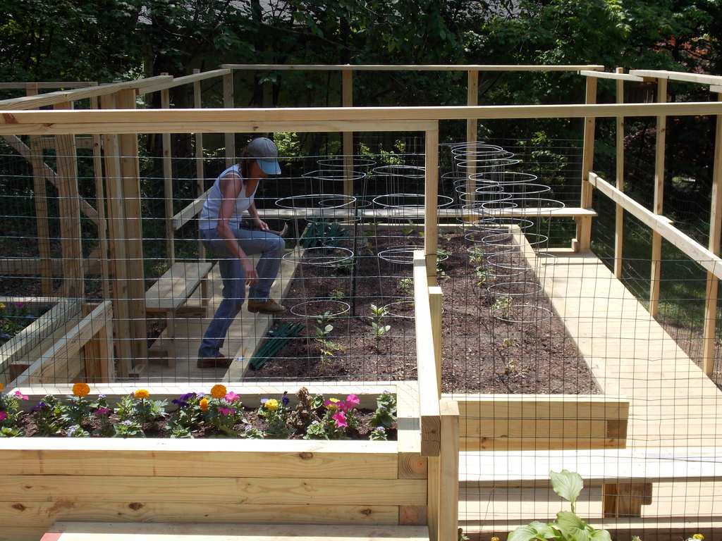 No description provided for: /2013/04-06/0531-peggy-garden/photo01.html