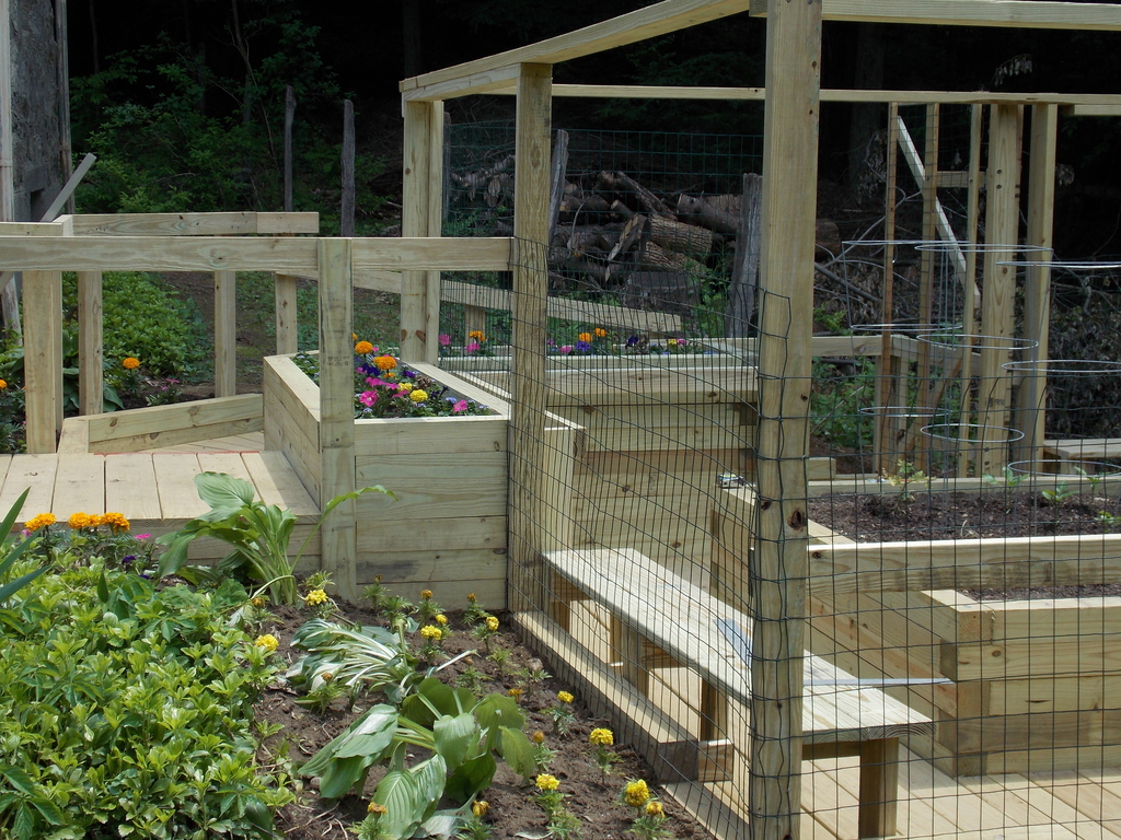 No description provided for: /2013/04-06/0531-peggy-garden/photo07.html