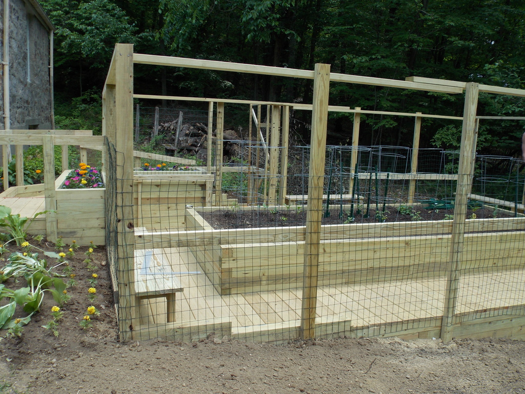 No description provided for: /2013/04-06/0531-peggy-garden/photo08.html