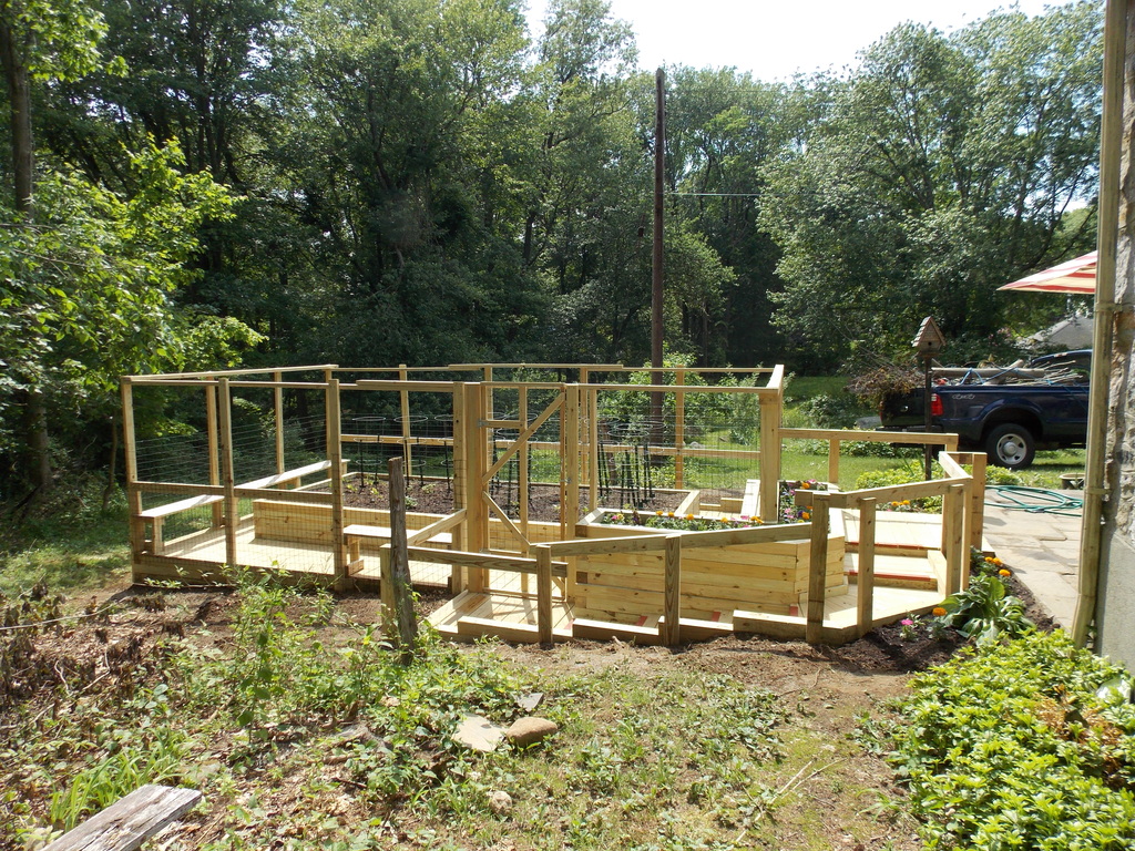 No description provided for: /2013/04-06/0531-peggy-garden/photo15.html