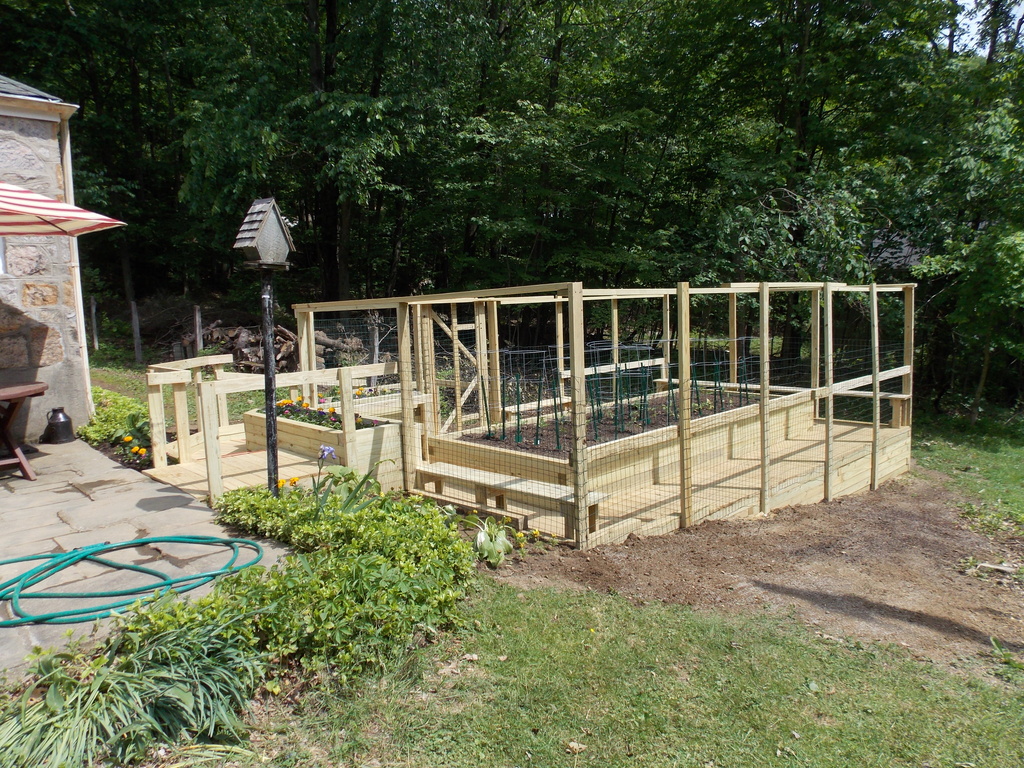 No description provided for: /2013/04-06/0531-peggy-garden/photo16.html