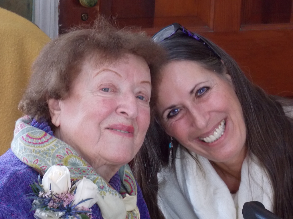 No description provided for: /2014/0119-peggy-100th-bday/_1/photo02.html