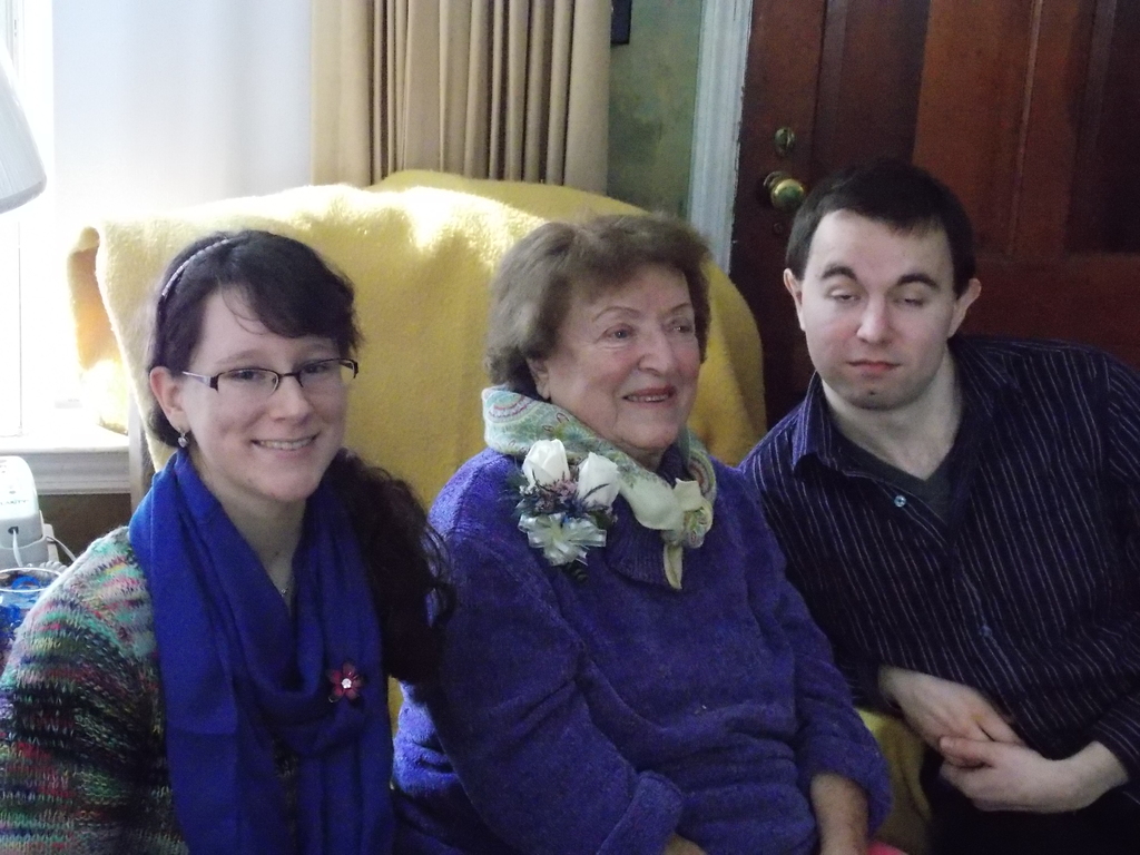 No description provided for: /2014/0119-peggy-100th-bday/_1/photo03.html