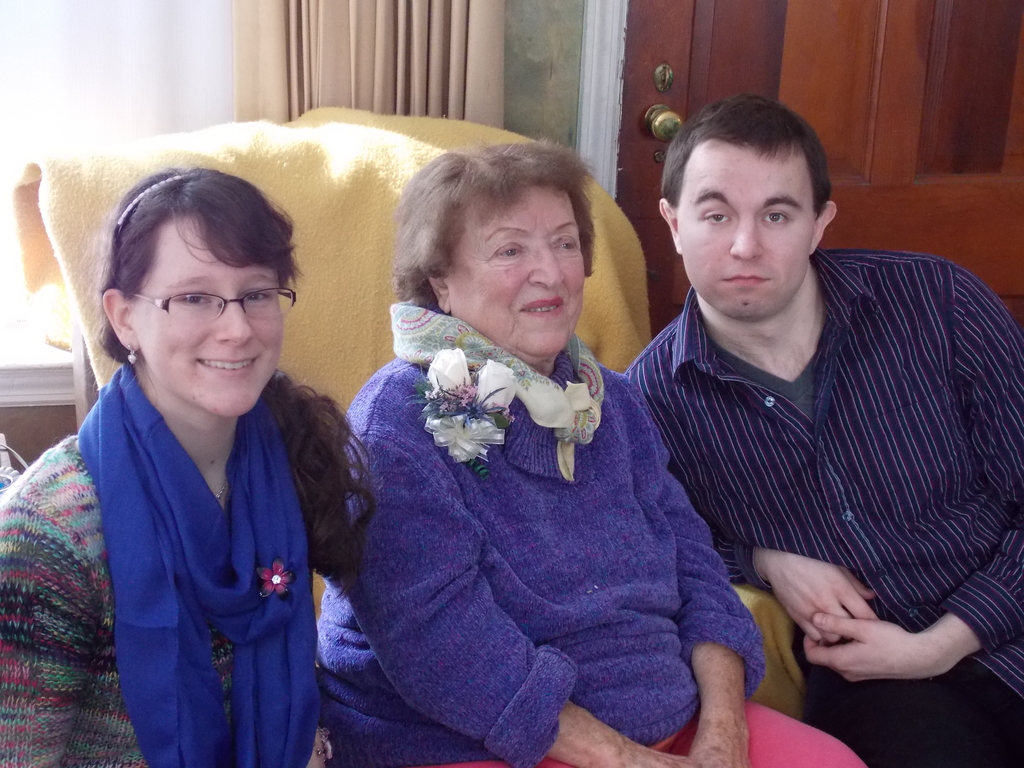 No description provided for: /2014/0119-peggy-100th-bday/_1/photo04.html