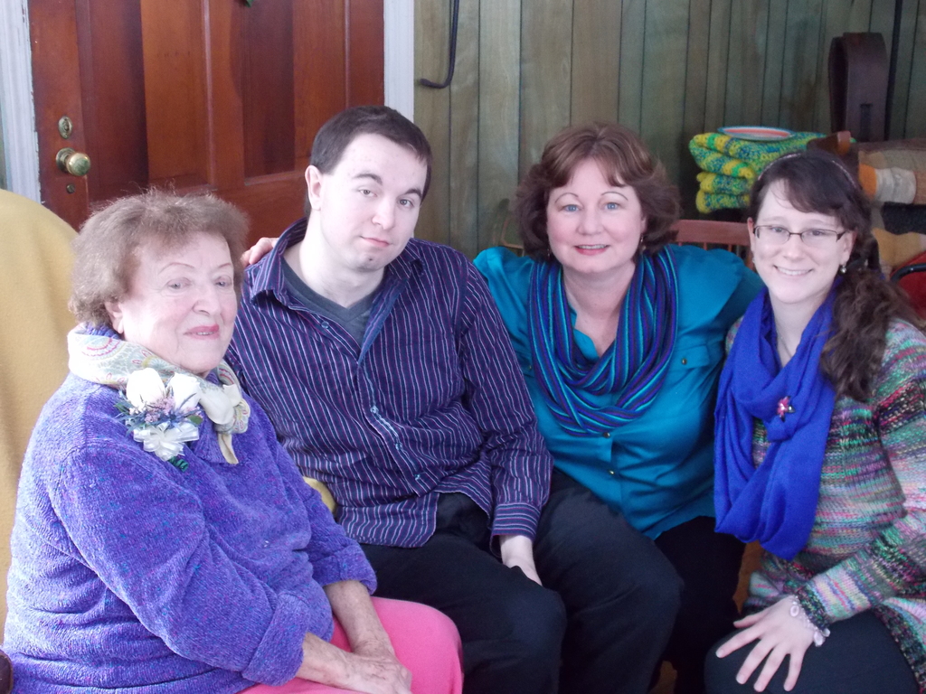 No description provided for: /2014/0119-peggy-100th-bday/_1/photo06.html