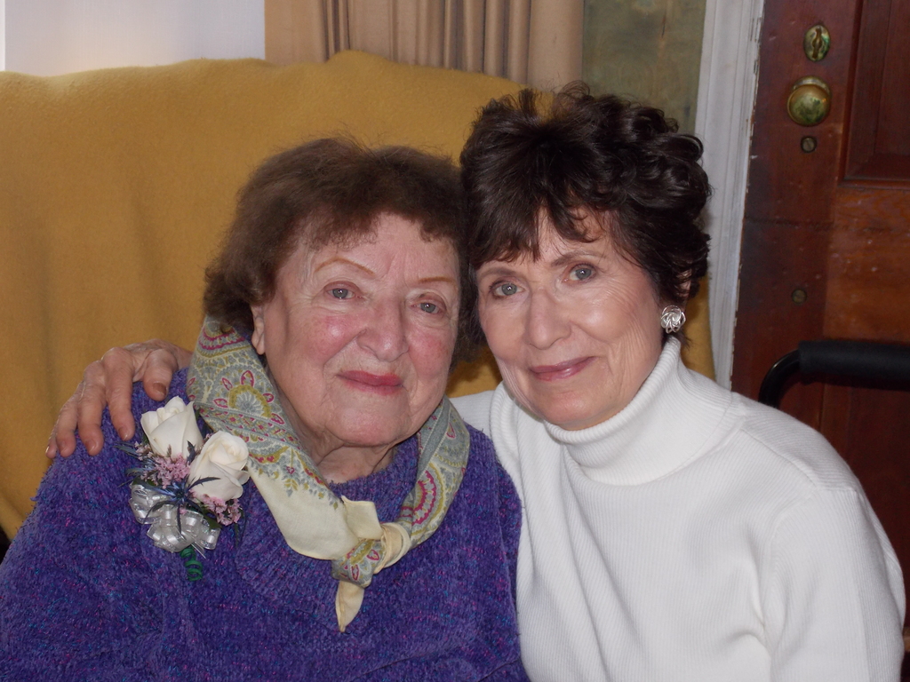 No description provided for: /2014/0119-peggy-100th-bday/_1/photo11.html