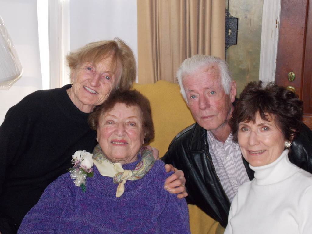 No description provided for: /2014/0119-peggy-100th-bday/_1/photo13.html