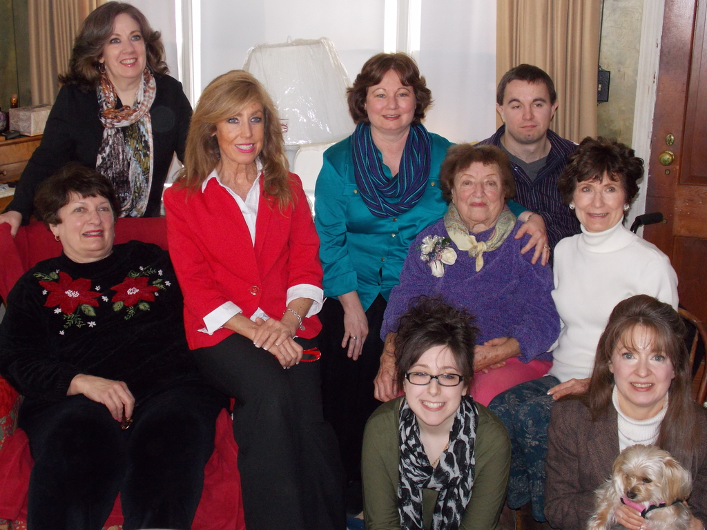 No description provided for: /2014/0119-peggy-100th-bday/_1/photo15.html