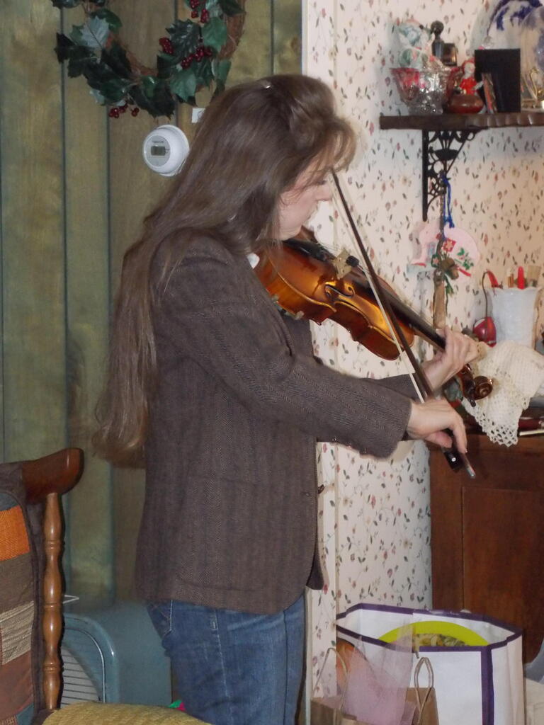 No description provided for: /2014/0119-peggy-100th-bday/_1/photo20.html