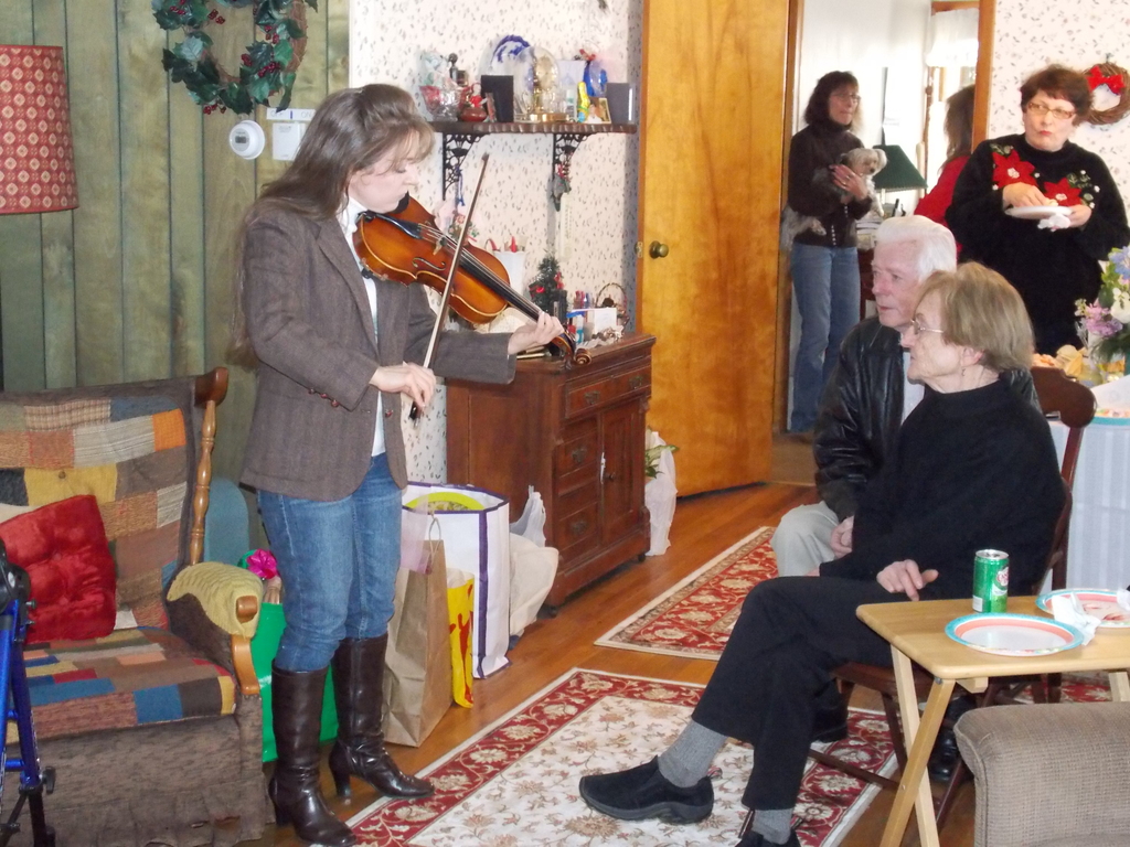 No description provided for: /2014/0119-peggy-100th-bday/_2/photo22.html