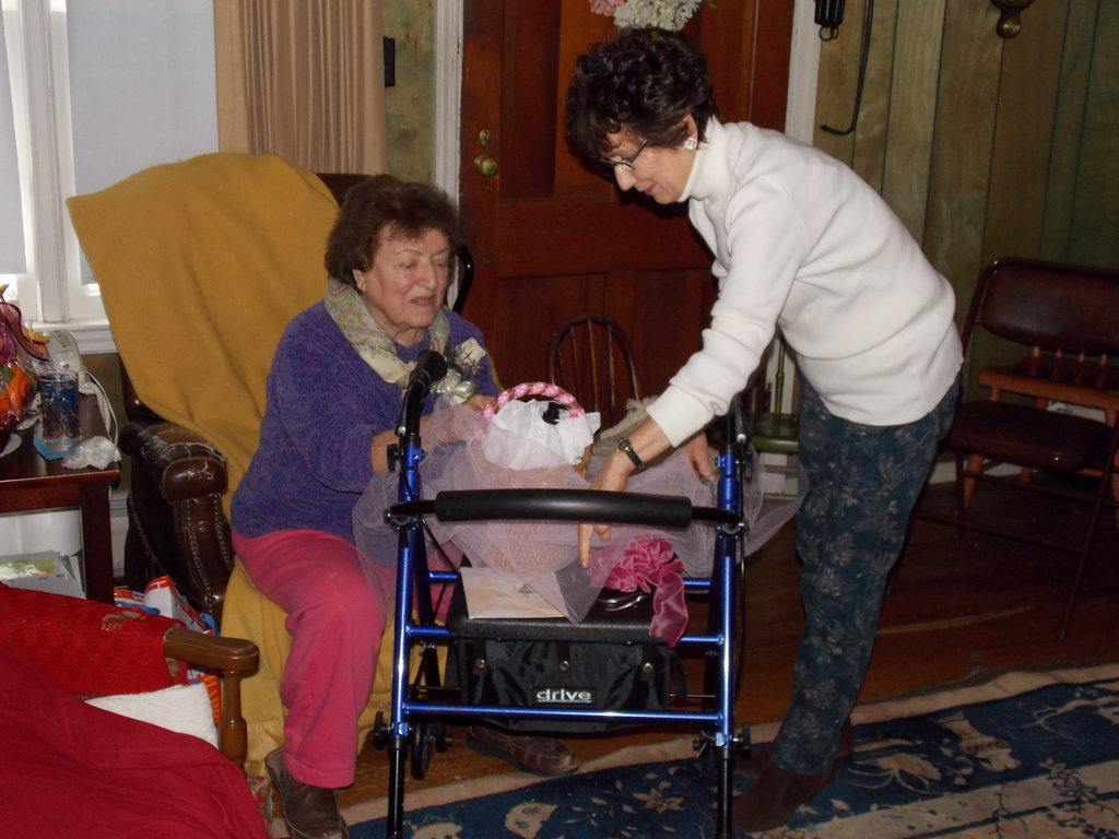 No description provided for: /2014/0119-peggy-100th-bday/_2/photo23.html