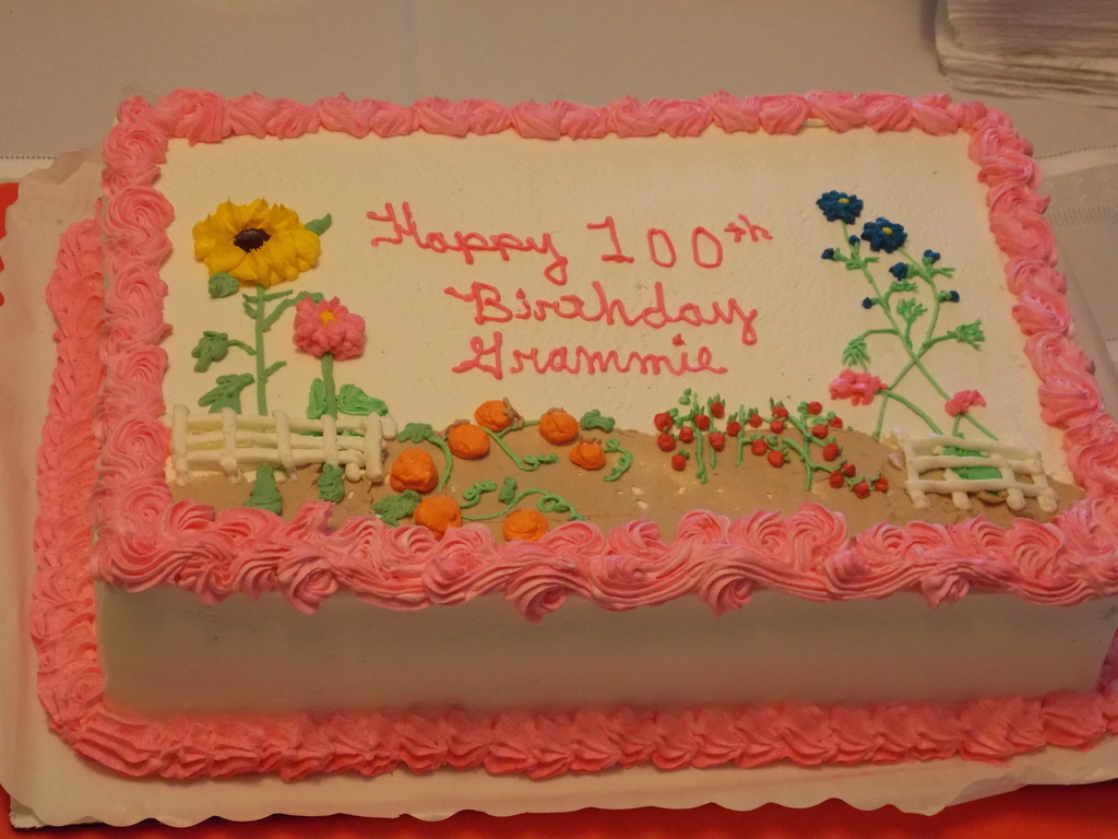 No description provided for: /2014/0119-peggy-100th-bday/_2/photo28.html