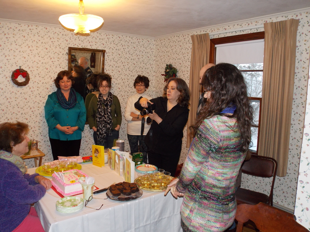 No description provided for: /2014/0119-peggy-100th-bday/_2/photo30.html