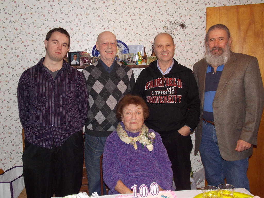 No description provided for: /2014/0119-peggy-100th-bday/_2/photo40.html