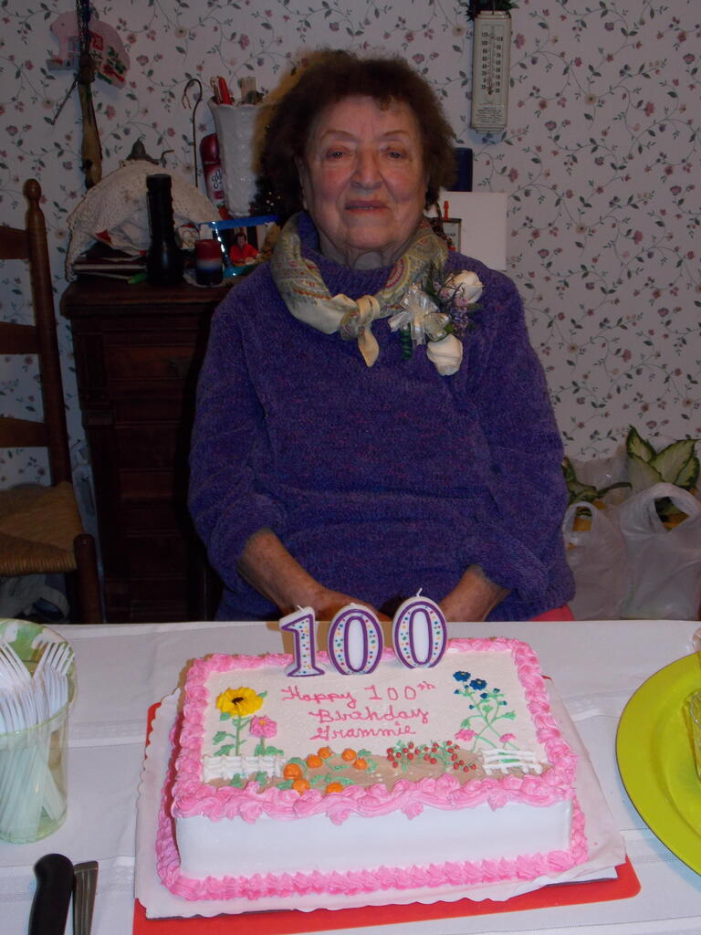 No description provided for: /2014/0119-peggy-100th-bday/_2/photo42.html