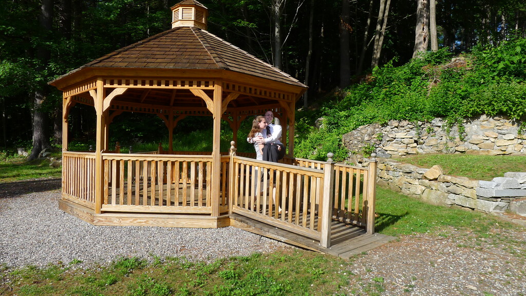 No description provided for: /2015/04-06/0621-erin+mike-jim-photos/_5/photo096.html